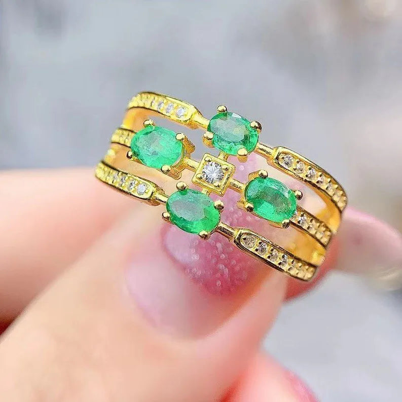 Luxurious Ring features a Natural Emerald and S925 Pure Silver for Women A Fashionable and Perfect Gift Designer Design